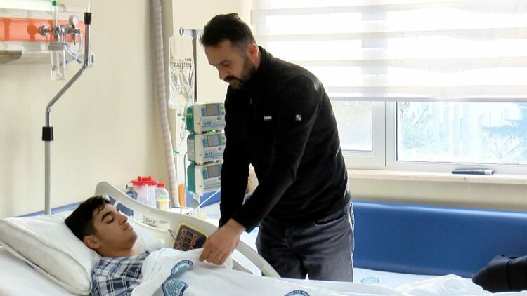 Mantardan zehirlenip entübe edilen Batuhan, babasının karaciğeriyle hayata tutundu