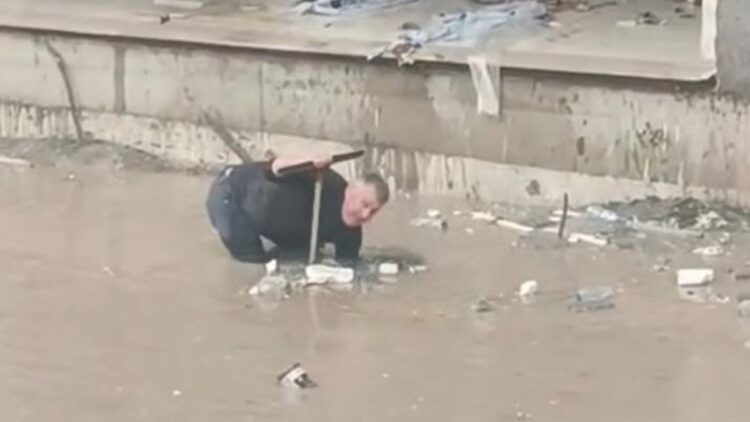 Mardin'de sağanak nedeniyle cadde ve sokaklar göle döndü