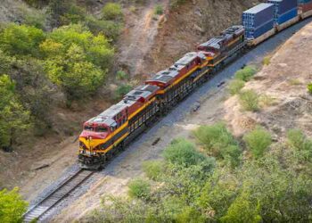 Meksika'da tren kazası 13 ölü, 98 yaralı