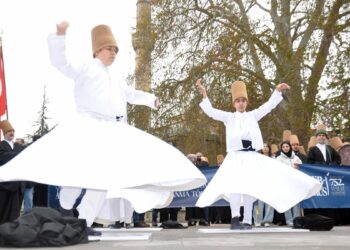 Mevlana'yı anma törenleri, Mader-i Mevlana Yürüyüşü ile başladı