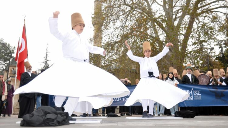 Mevlana'yı anma törenleri, Mader-i Mevlana Yürüyüşü ile başladı