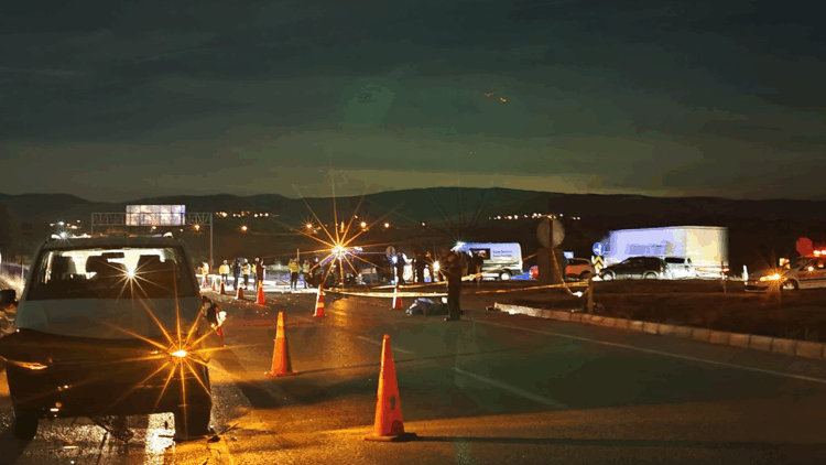 Minibüs ile motosiklet çarpıştı; 1 ölü, 1 yaralı