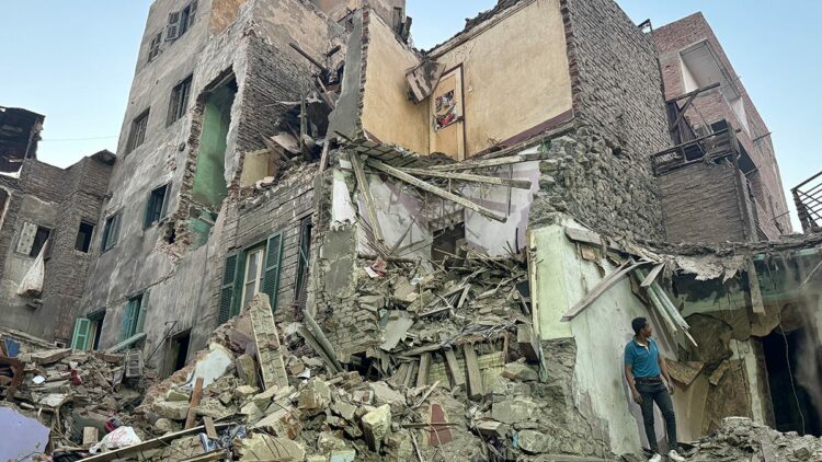 Mısır'da 5 katlı bina çöktü: 8 ölü