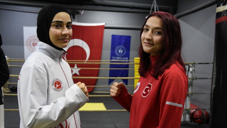 Muay thai ve kick boks sporcusu kardeşler, yeni şampiyonluklara hazırlanıyor