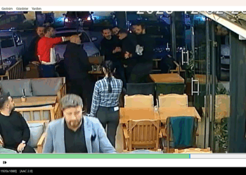 Nefes borusuna çay kaçan arkadaşını Heimlich manevrasıyla kurtardı