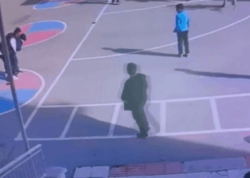 Nefes borusuna mandalina kaçan öğrenciyi Heimlich manevrasıyla kurtardı