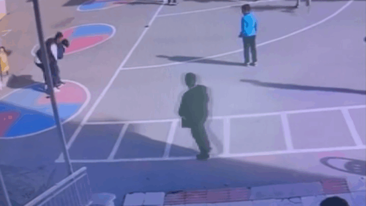 Nefes borusuna mandalina kaçan öğrenciyi Heimlich manevrasıyla kurtardı