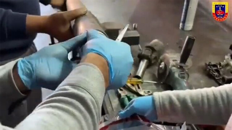 Otomobilin şaft kısmında 17 kilo metamfetamin ele geçirildi