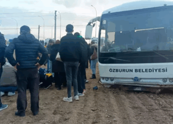 Öğrenci servisi kaza yaptı: 20 yaralı