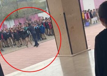 Okul müdürü, öğrenciyi yakasından tutup yere savurdu; İnceleme başlatıldı