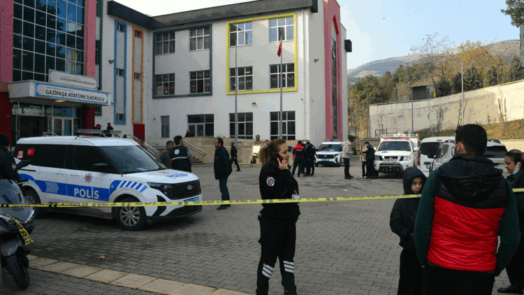 Okulda kokudan etkilenen 17 öğrenci hastaneye kaldırıldı