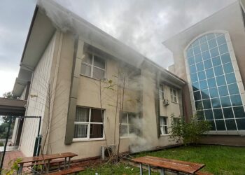 Okulun kağıt deposunda yangın; öğrenciler tahliye edildi