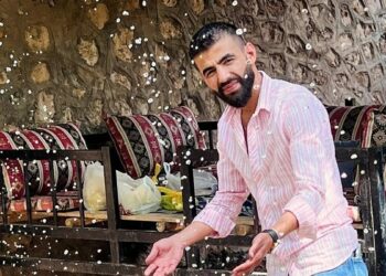 Otel muhasebecisi, otomobilde başından vurulmuş halde ölü bulundu