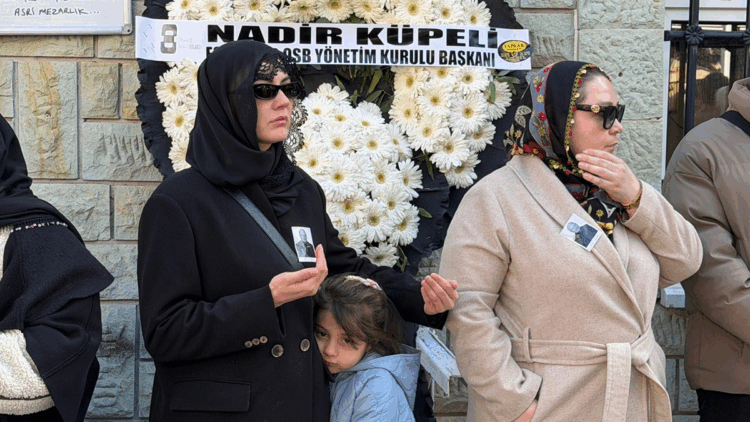 Oyuncu Burcu Özberk'in acı günü