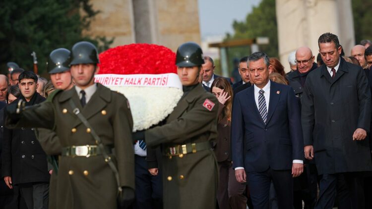 Özgür Özel, yeni PM ile Anıtkabir'i ziyaret etti