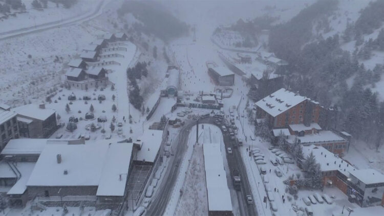 Palandöken Kayak Merkezi’ndeki kar kalınlığı 70 santimetreyi geçti