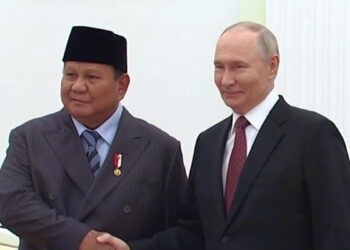 Vladimir Putin Endonezya Devlet Başkanı ile bir araya geldi
