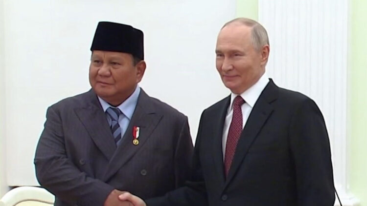 Vladimir Putin Endonezya Devlet Başkanı ile bir araya geldi