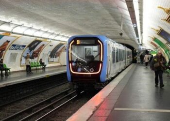 Paris metrosunda bıçaklı saldırı: 3 yaralı