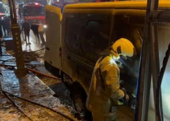 Pendik'te tekstil atölyesinde çıkan yangın söndürüldü