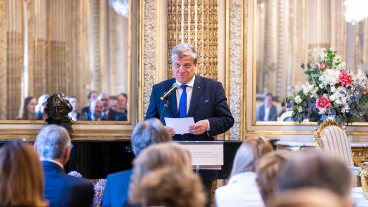 Polonya'nın Paris Büyükelçisi'ne 'sahte diploma' soruşturması