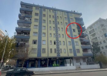 Psikolojik sorunları olduğu belirtilen anne, 3 aylık bebeğini 4'üncü kattan attı