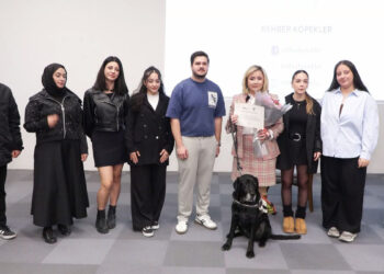 Rehber köpek Kara, üniversite öğrencileriyle bir araya geldi