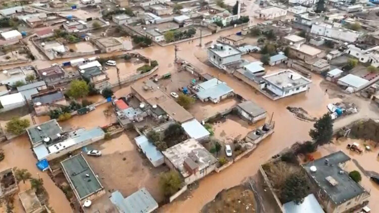 Mardin'deki Demet Mahallesi sağanak sonrası su altında kaldı
