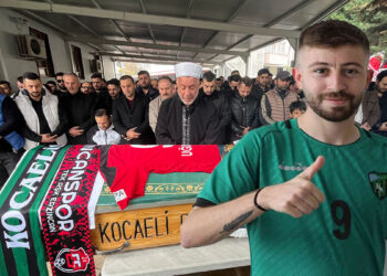 Silahlı kavgada ölen futbolcu toprağa verildi