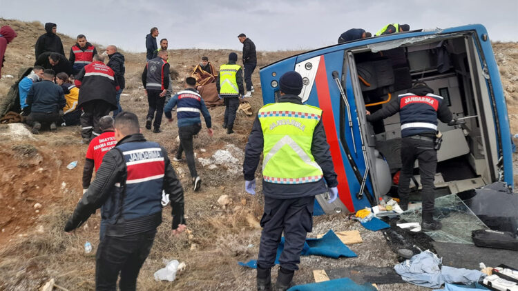 Sivas'ta cezaevi nakil aracı devrilmişti; 9 kişiden 8'i taburcu edildi