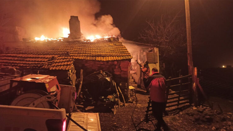Balıkesir'de sobadan sıçrayan kıvılcımlar yangına neden oldu; 1 yaralı