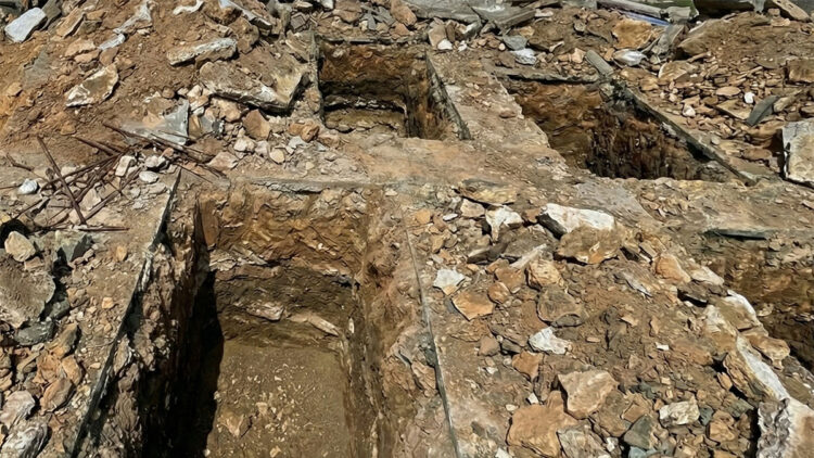 Suriye'de eski güvenlik merkezinde toplu mezar bulundu