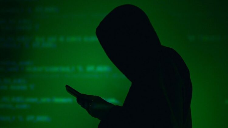 Sanal medyada tetikçi ilanı verince gözaltına alındı