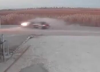 Şanlıurfa'da otomobiller çarpıştı: 4'ü çocuk, 8 yaralı