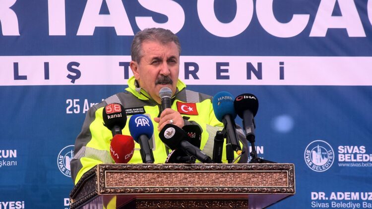 Şehit liderimizin davası dimdik ayaktadır