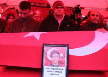 Şehit polis memuru Emre Albayrak memleketi Samsun'da toprağa verildi