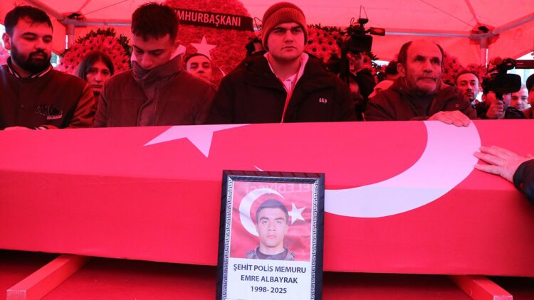 Şehit polis memuru Emre Albayrak memleketi Samsun'da toprağa verildi