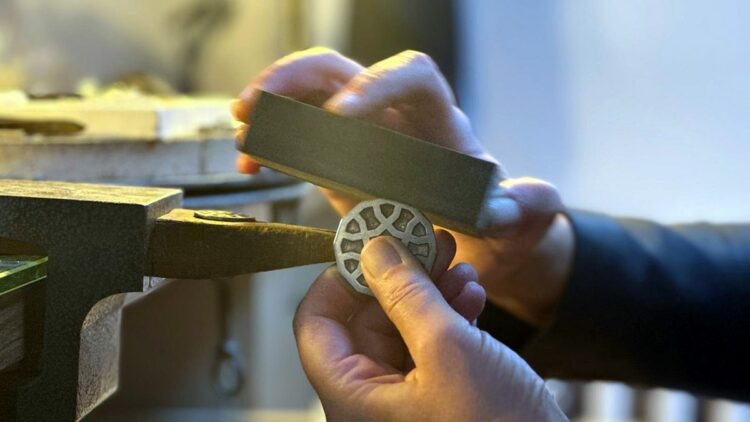 Selimiye Camisi minberindeki motifleri, gümüş takı setine işledi