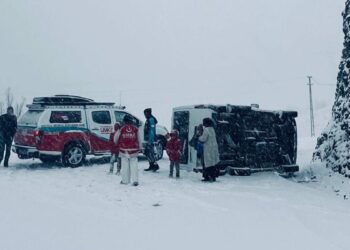 Siirt'te yolcu minibüsü devrildi: 6 yaralı