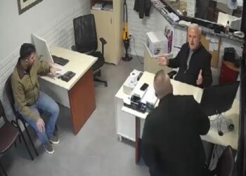 Şile’de oğlunun borcu için babasını tehdit edip iş yerine patlayıcı attılar