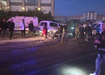 Şırnak’ta vinç, kavşaktaki 6 araca çarptı; 7 yaralı