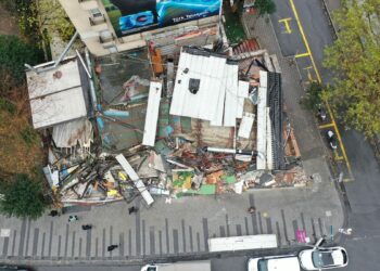 Şişli'de 25 kişinin zehirlendiği restoran yıkıldı