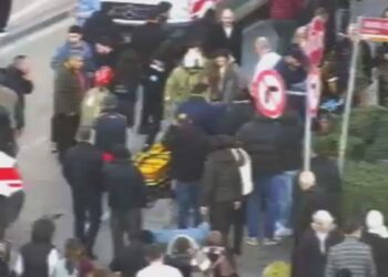Şişli'de otomobil yayalara çarptı; 5 yaralı