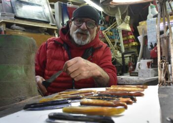 Sivas'ta minyatür bıçakların ustası 'Şirin Baba'ya hastalık engeli