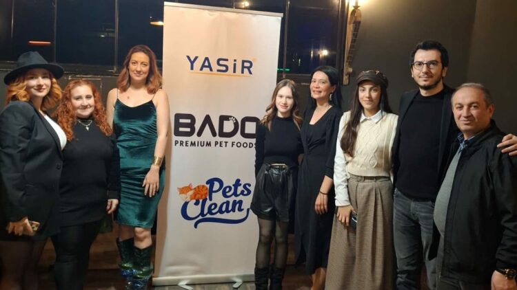 Sokak hayvanları yararına yılbaşı eğlencesi