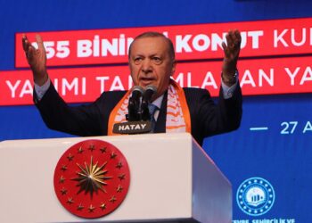 Sözlerimizi tutmanın bahtiyarlığıyla aziz milletimizin karşısındayız
