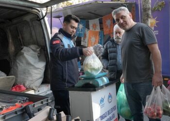 Sultangazi'de zabıta ekiplerinden pazarlarda denetim