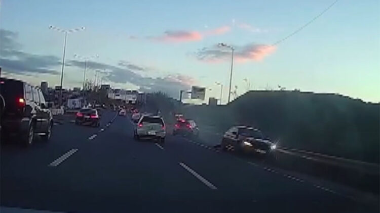 Makas atarak ilerleyen sürücü kazaya sebep oldu