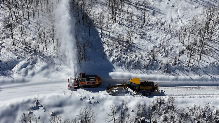 Tunceli'de 301 köy yolu kardan kapandı