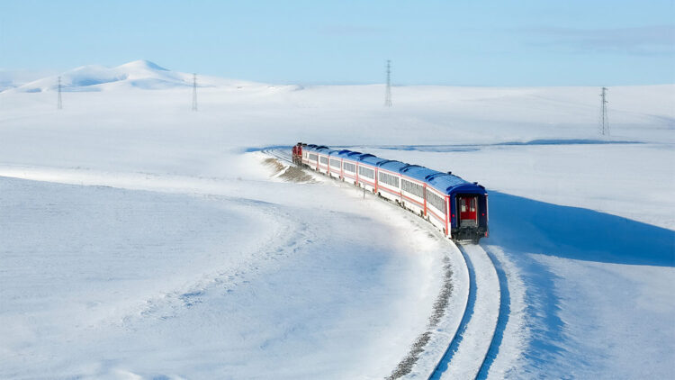 Doğu Ekspresi Kars Tren Garı'na ulaştı